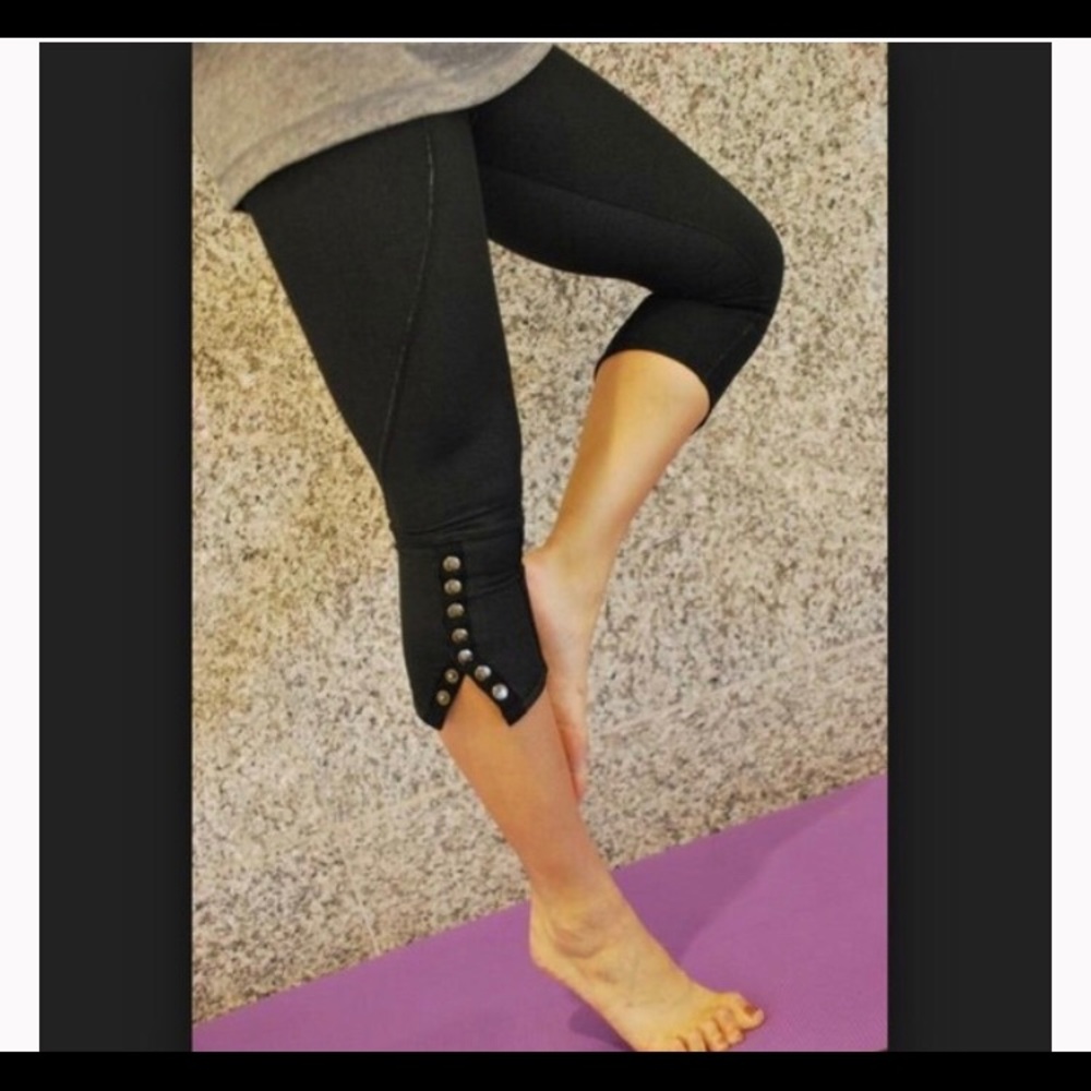 Lululemon Snap Me Up Crops